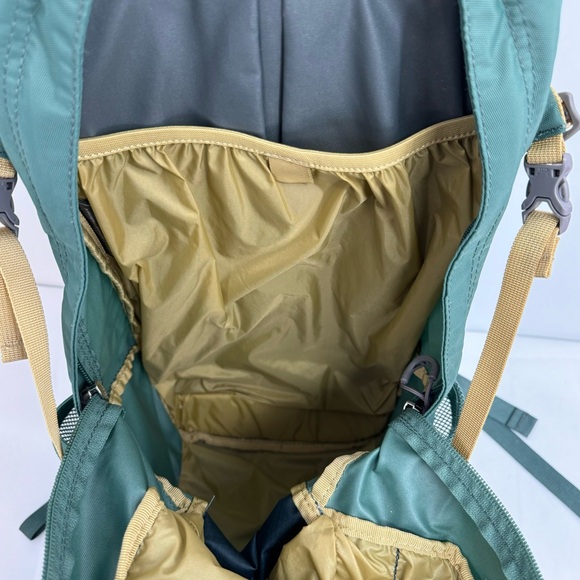 Osprey Daylight Duffle Hiking Backpack Green Unisex - Picture 8 of 13